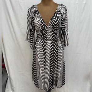 Miss2day‎ Asymmetrical Black & White VNeck Womens Dress